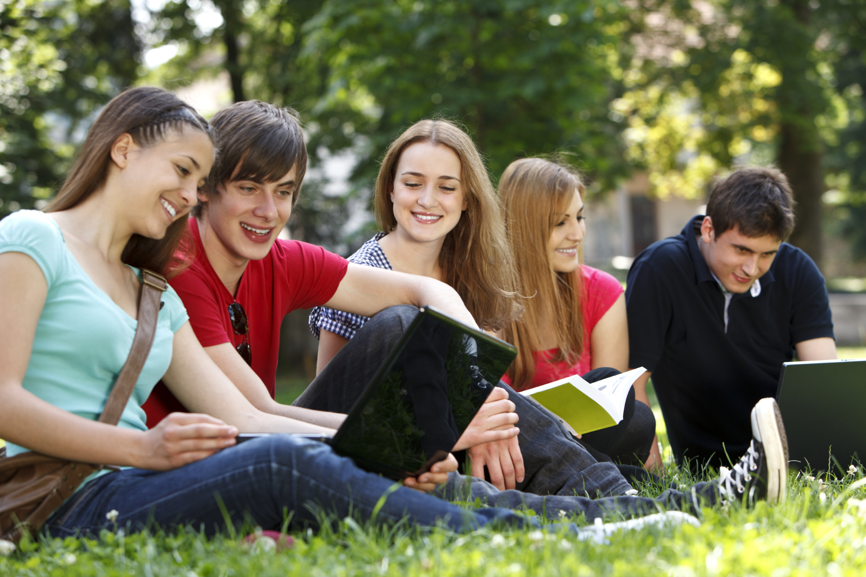 Від перших слів до впевненої розмови: від A1 до B1 всього за 6 місяців!